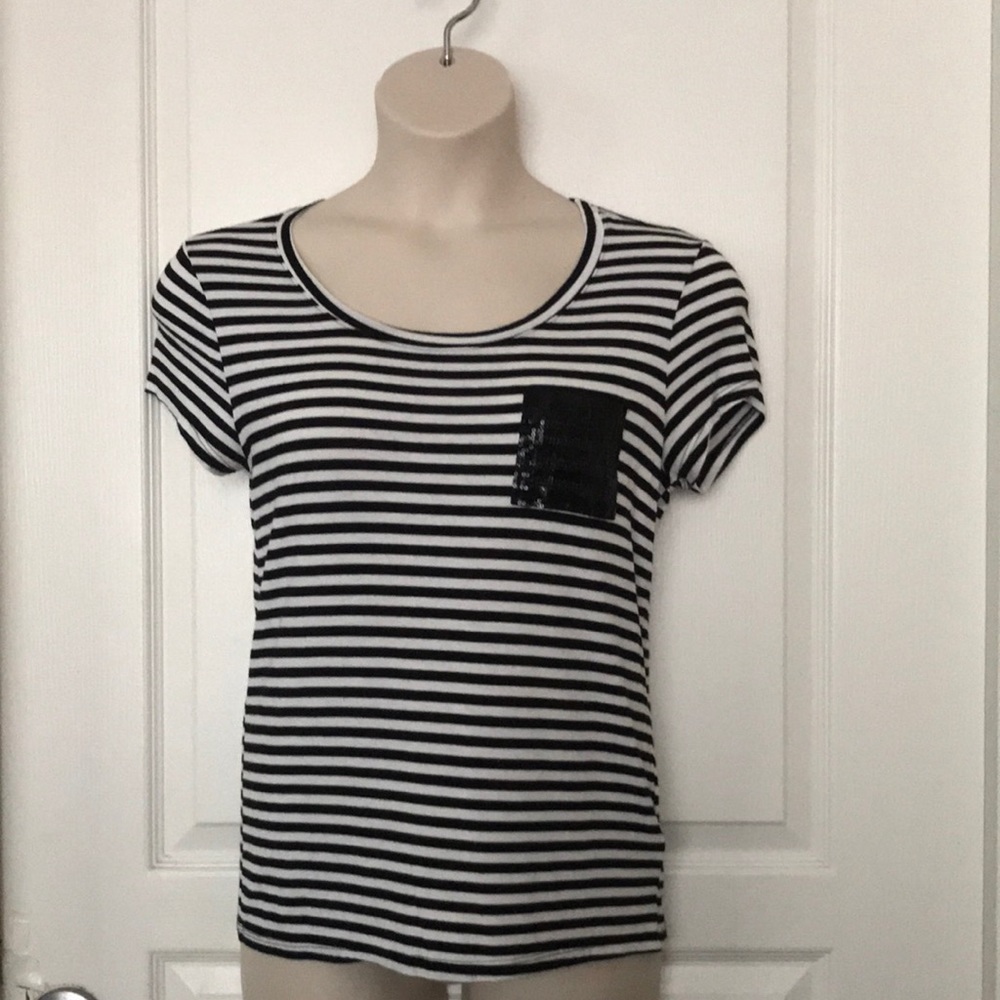Women’s black & white striped short sleeve Ellen Tracy T-shirt